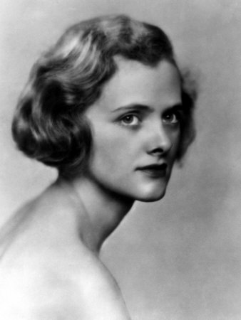 Daphne du Maurier head and shoulders