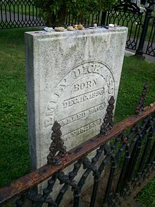 Emily Dickinson grave